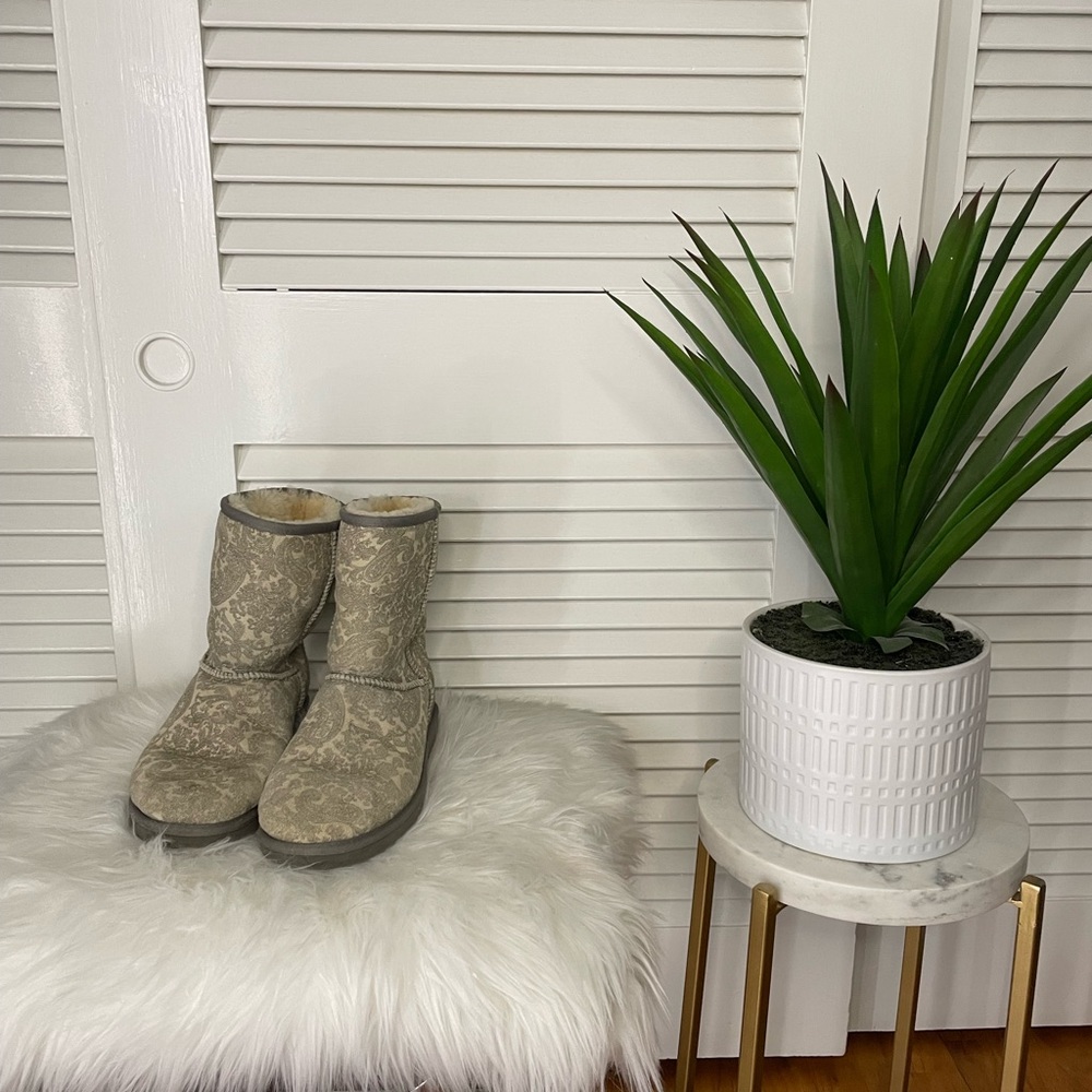 UGG Australia Size 9M Short Grey/Cream Paisley Boots Box Included.